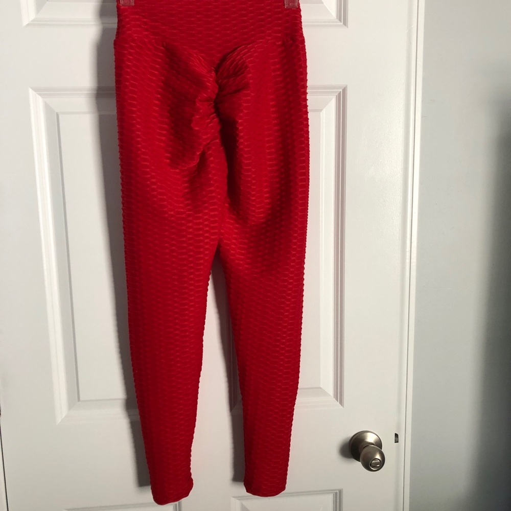 Booty-sculpting stretchy leggings.